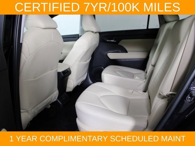 Used 2024 Toyota Highlander XLE AWD/4WD image 13