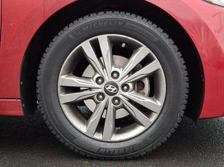 Used 2017 Hyundai Elantra SE video 3