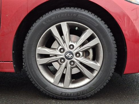 Used 2017 Hyundai Elantra SE image 3