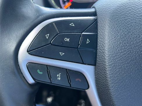 Used 2019 Jeep Grand Cherokee Laredo image 24