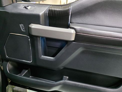 Used 2019 Ford F150 Platinum image 27