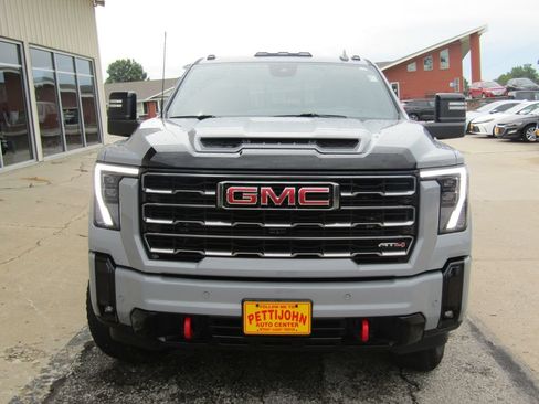 Used 2025 GMC Sierra 2500 AT4 w/ Technology Package AWD/4WD image 13