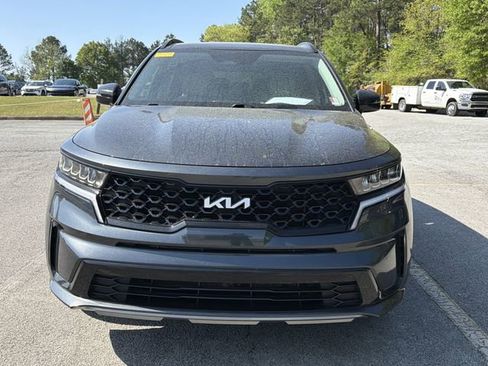 Used 2022 Kia Sorento S w/ Panoramic Sunroof Package image 2