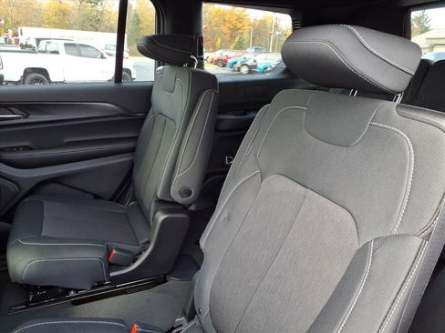 New 2025 Jeep Grand Cherokee L Laredo image 19