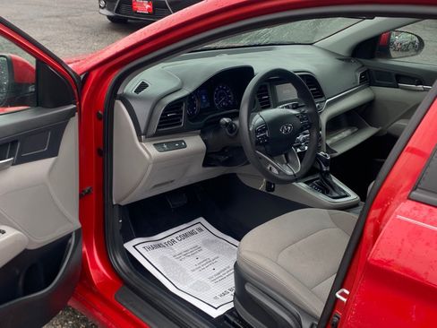 Used 2020 Hyundai Elantra SE w/ Cargo Package (C1) FWD image 11