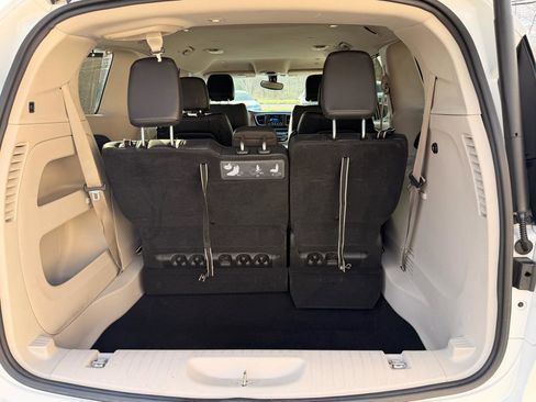 Used 2018 Chrysler Pacifica Touring-L w/ Tire & Wheel Group image 21