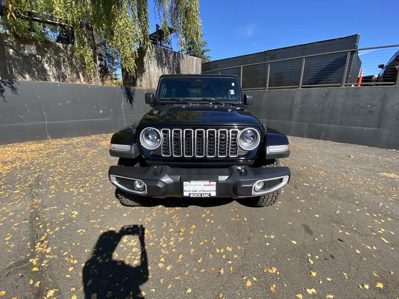 Used 2025 Jeep Wrangler Unlimited Sahara AWD/4WD image 9