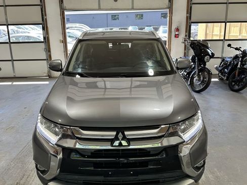 Used 2017 Mitsubishi Outlander SE AWD/4WD image 3