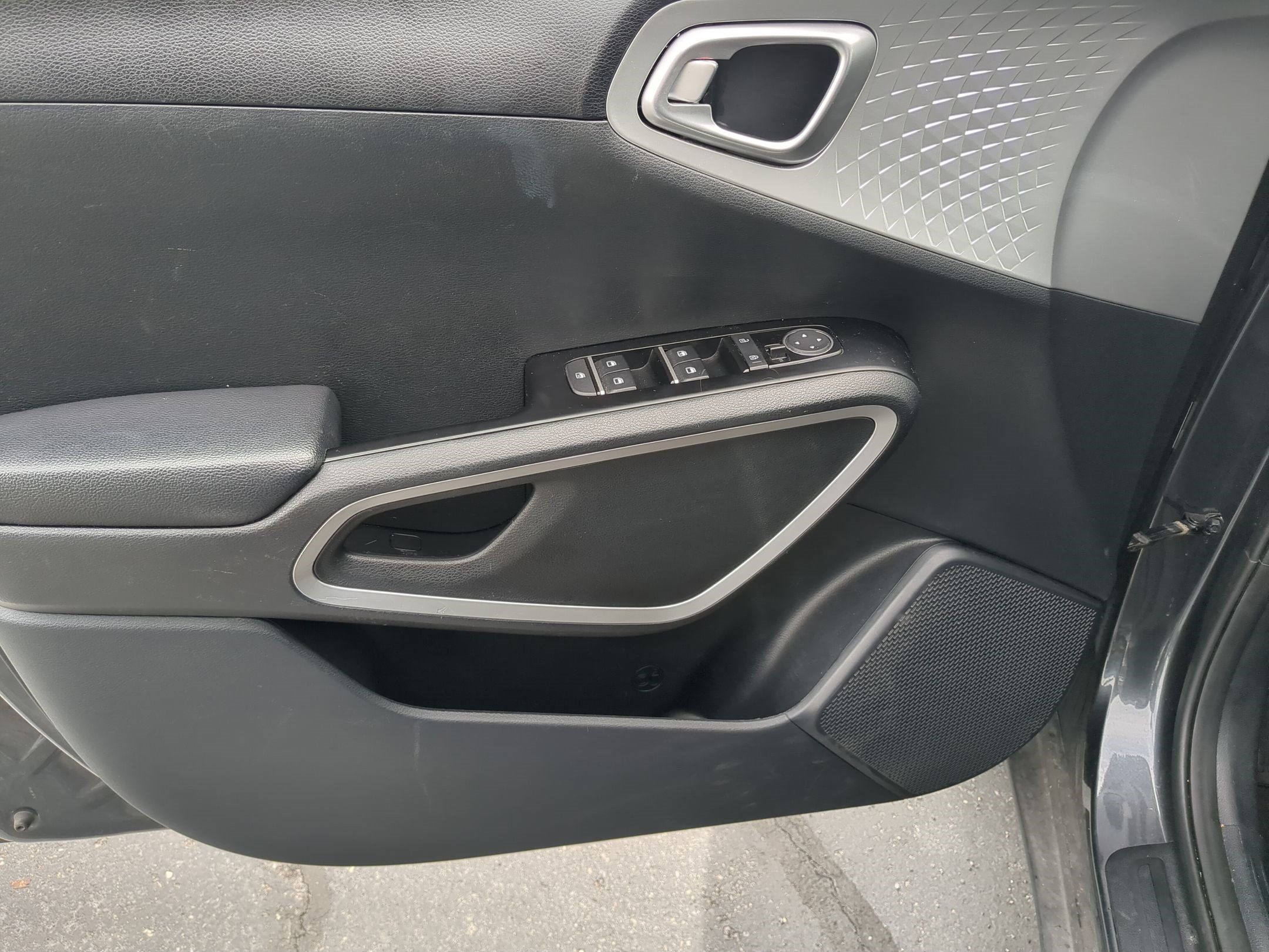 Used 2023 Kia Soul LX w/ Option Group 015 FWD image 14