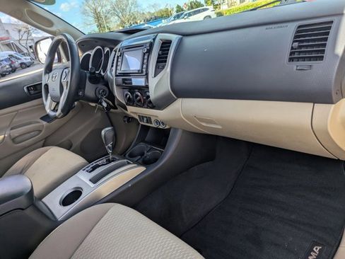 Used 2015 Toyota Tacoma PreRunner w/ SR5 Package image 19