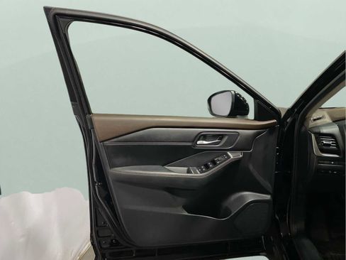 Used 2023 Nissan Rogue SV w/ SV Premium B Package image 9