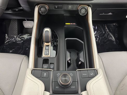 Used 2025 Toyota Grand Highlander AWD Hybrid image 28