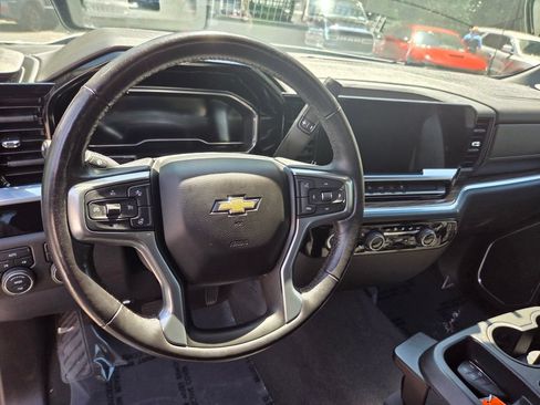 Used 2022 Chevrolet Silverado 1500 LT AWD/4WD image 16