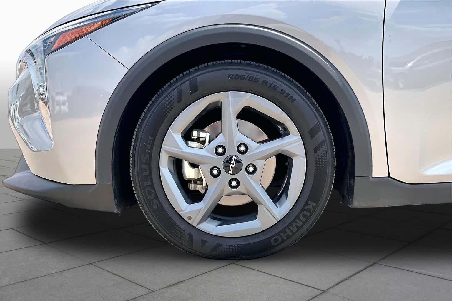 Used 2025 Kia K4 FWD image 11