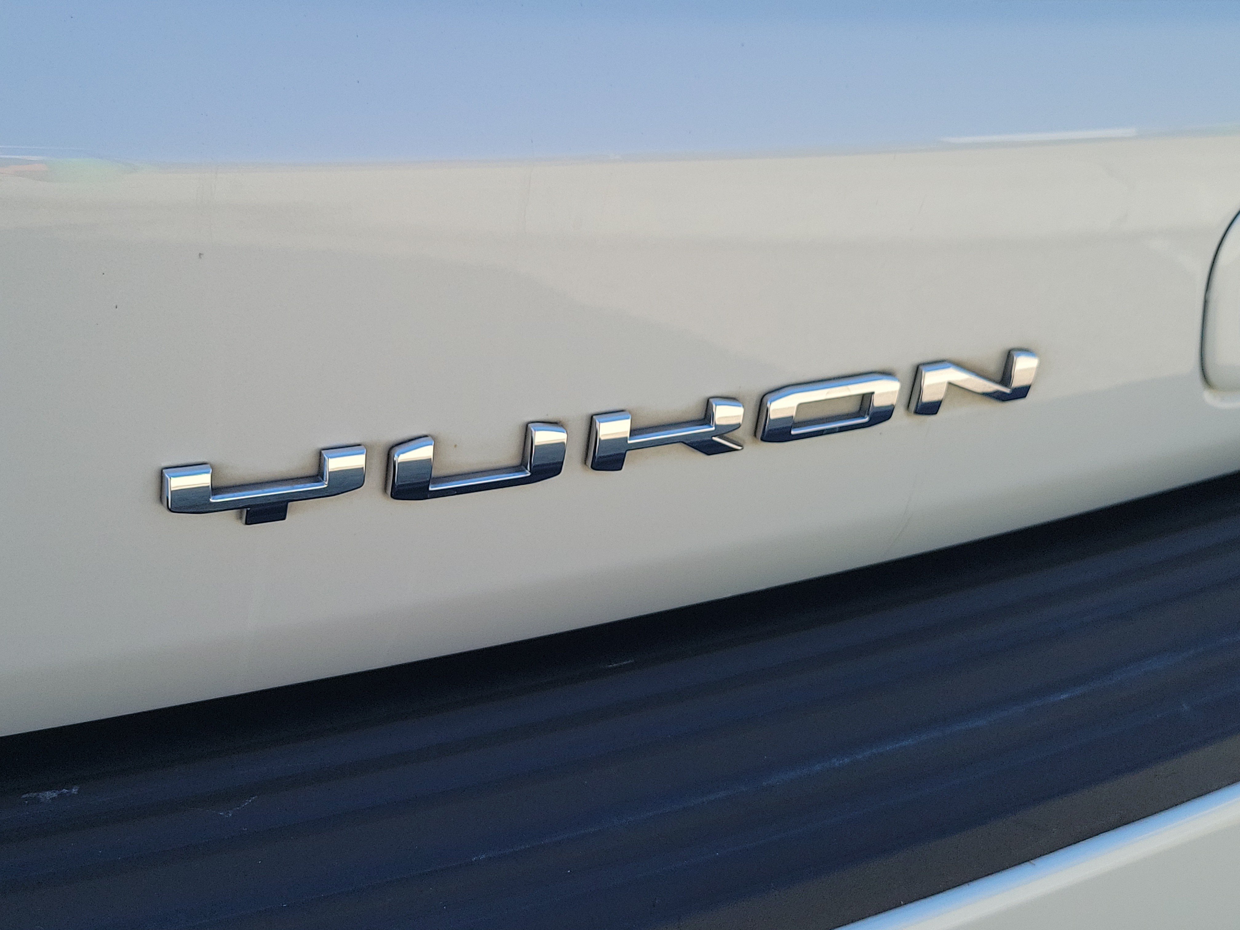 Used 2022 GMC Yukon AT4 w/ AT4 Premium Package AWD/4WD image 6