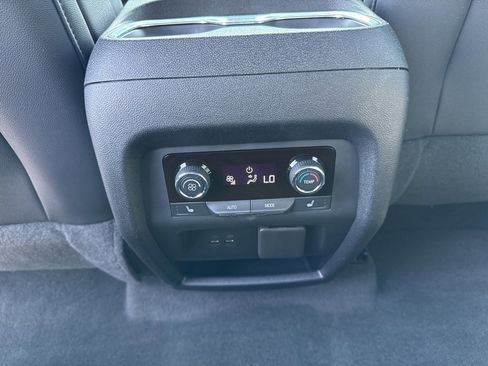 Used 2024 Chevrolet Traverse RS image 18