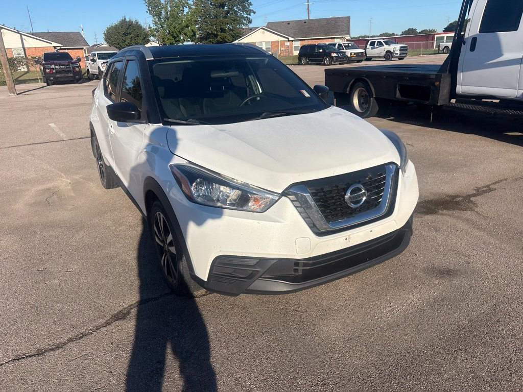 Used 2018 Nissan Kicks SV FWD image 2