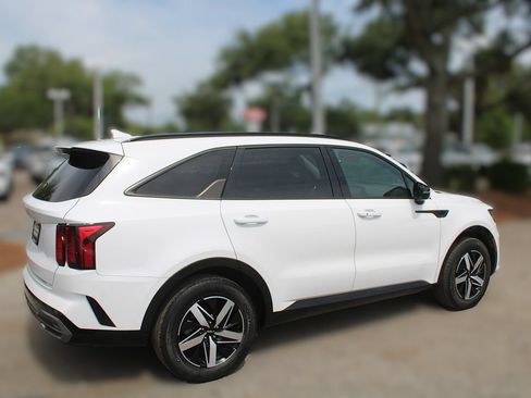 Certified 2023 Kia Sorento S FWD image 6