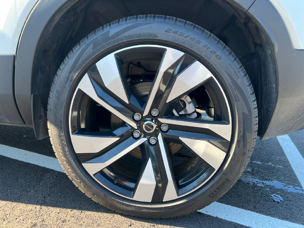 Used 2024 Volvo XC40 B5 Plus AWD/4WD image 10