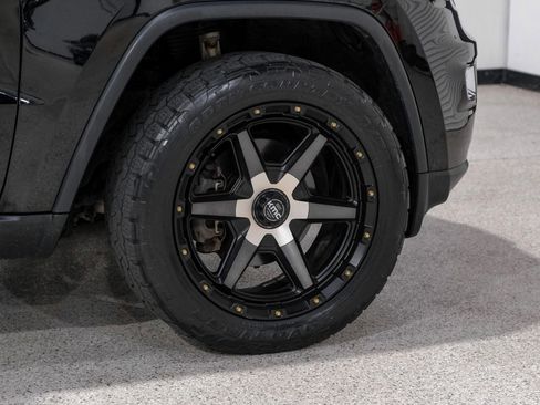 Used 2017 Jeep Grand Cherokee Limited image 54