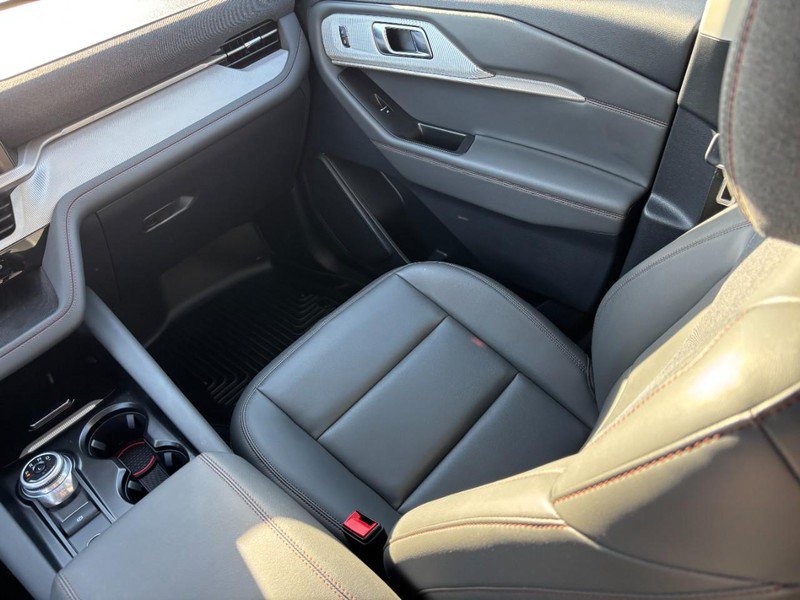 Used 2025 Ford Explorer Active w/ Active Comfort Package AWD/4WD image 17