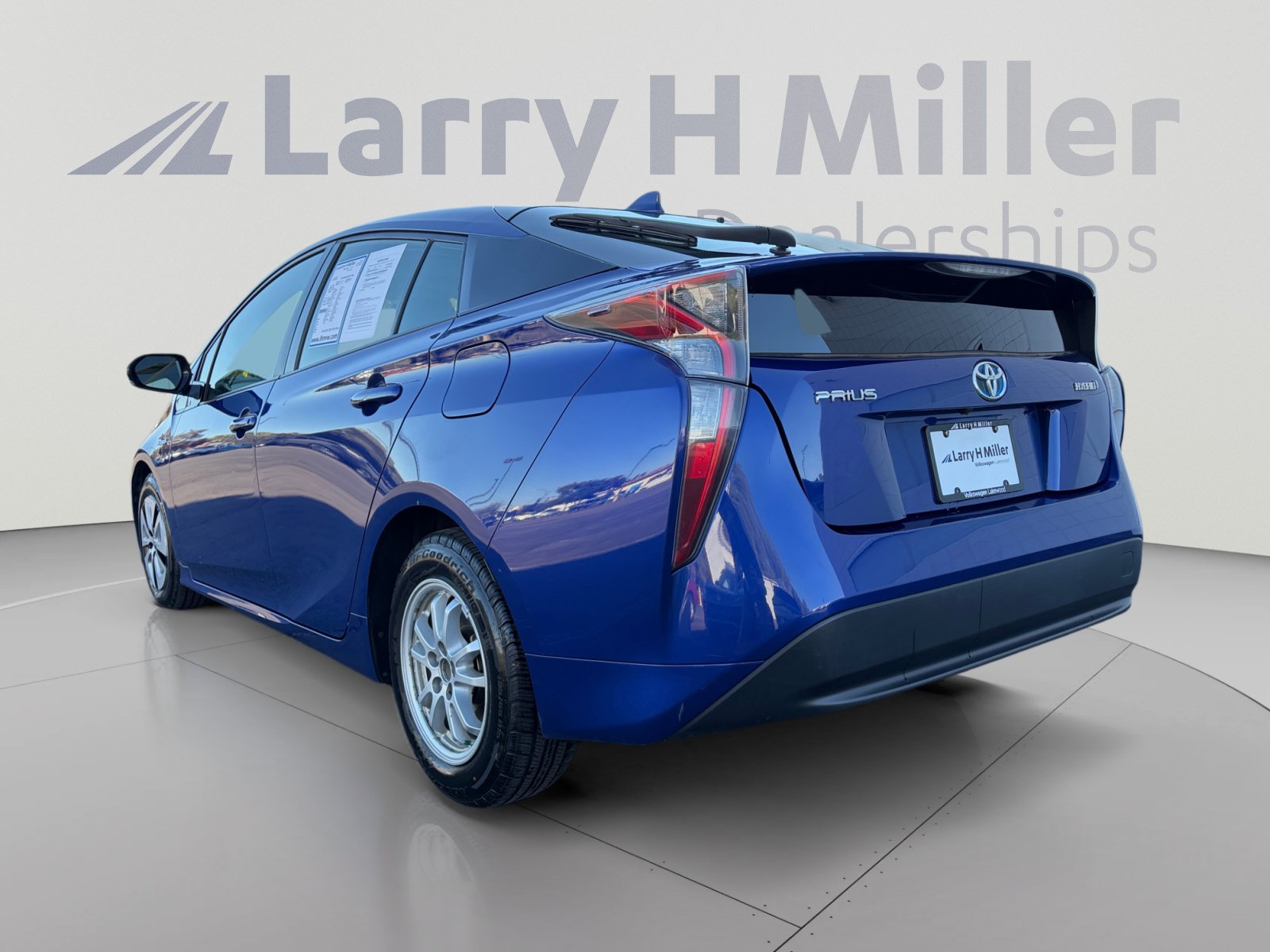 Used 2016 Toyota Prius Three FWD image 3