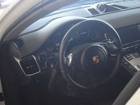 Used 2014 Porsche Panamera 4 image 40