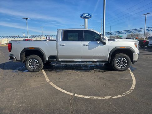 Used 2022 GMC Sierra 2500 SLE w/ SLE Value Package; image 4