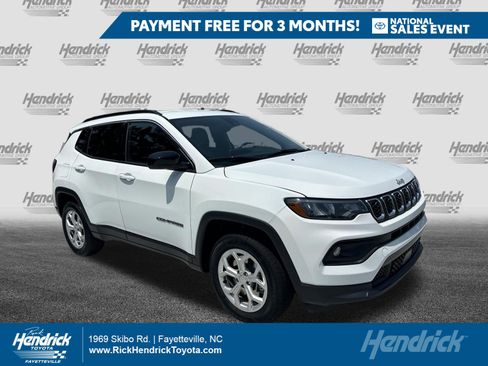 Used 2024 Jeep Compass Latitude AWD/4WD image 1