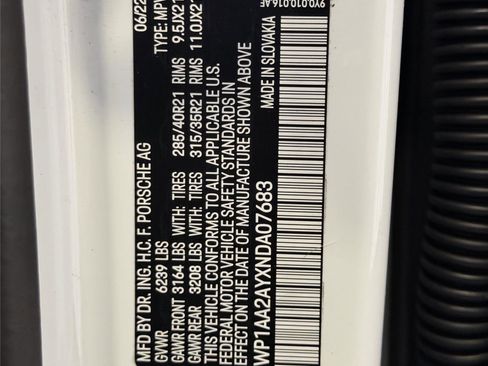 Certified 2022 Porsche Cayenne Platinum Edition image 26