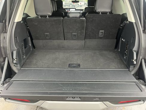 Used 2025 Ford Expedition Platinum AWD/4WD image 12