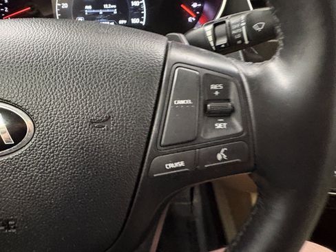 Used 2014 Kia Cadenza Premium w/ Luxury Package FWD image 36