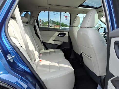 Used 2023 Nissan Rogue SL w/ SL Premium Package FWD image 12