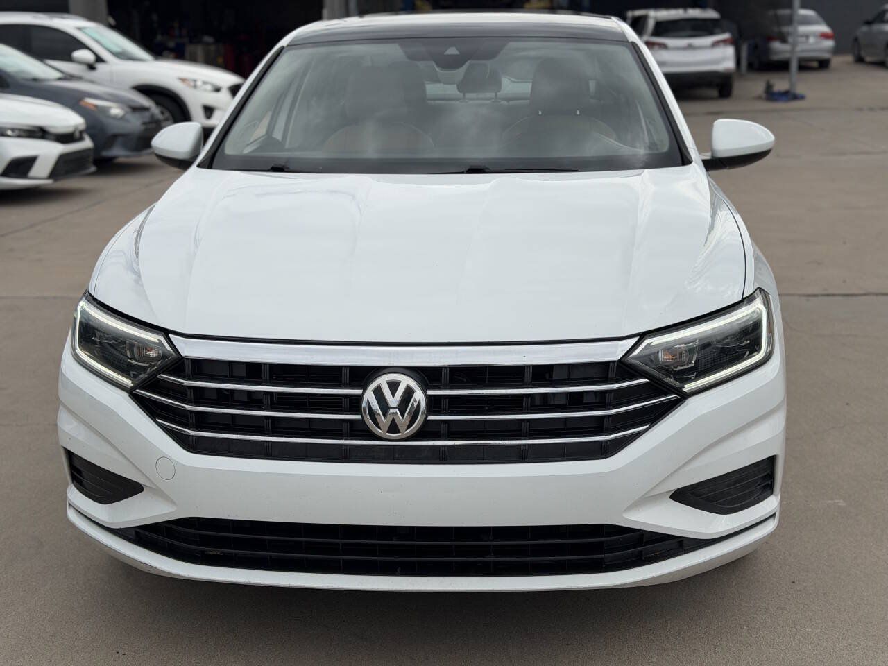 Used 2019 Volkswagen Jetta SEL w/ Cold Weather Package FWD image 3