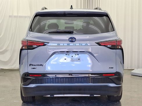 Used 2025 Toyota Sienna XSE image 23