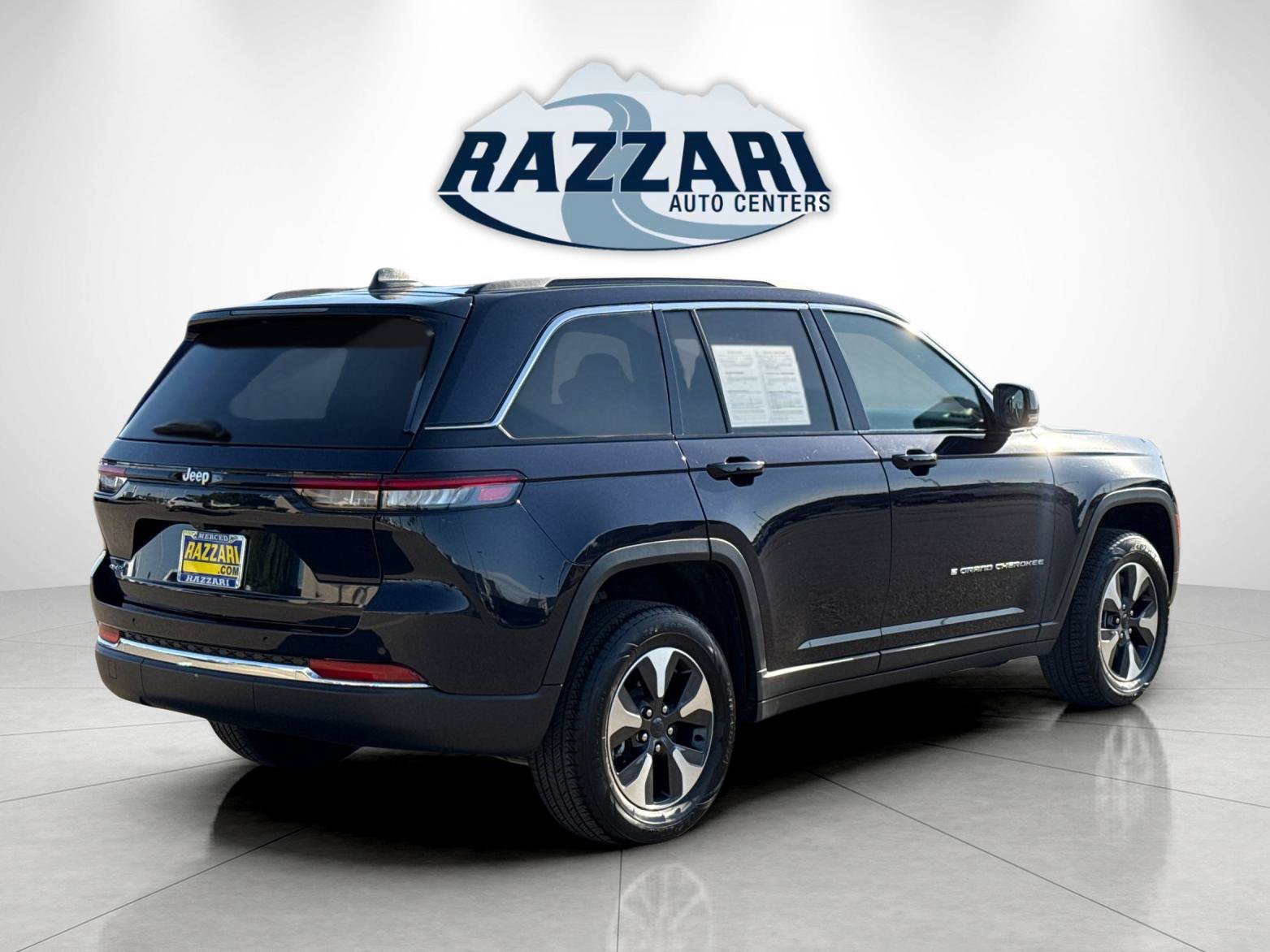 Used 2024 Jeep Grand Cherokee Limited 4xe AWD/4WD image 3