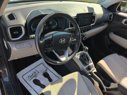 Used 2025 Hyundai Venue SEL FWD image 15