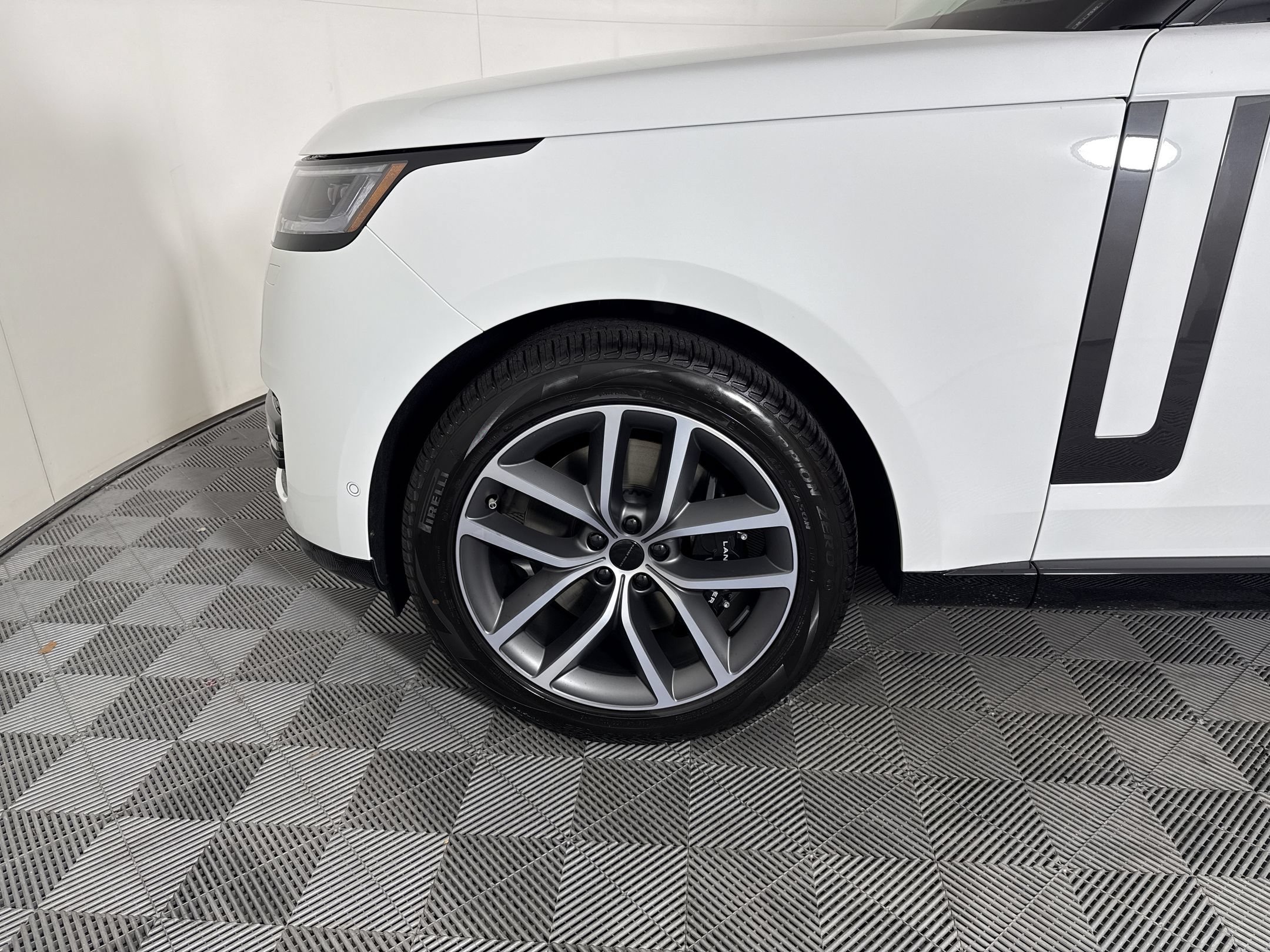 New 2026 Land Rover Range Rover SE AWD/4WD image 13