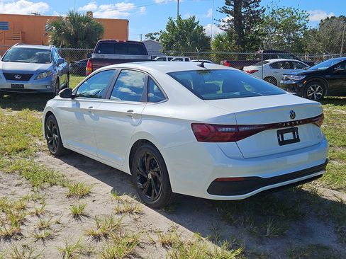 New 2026 Volkswagen Jetta SE image 3