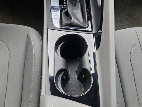 Used 2025 Hyundai Elantra SEL image 12