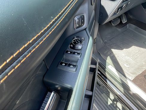 Used 2023 Ford Expedition Platinum AWD/4WD image 25