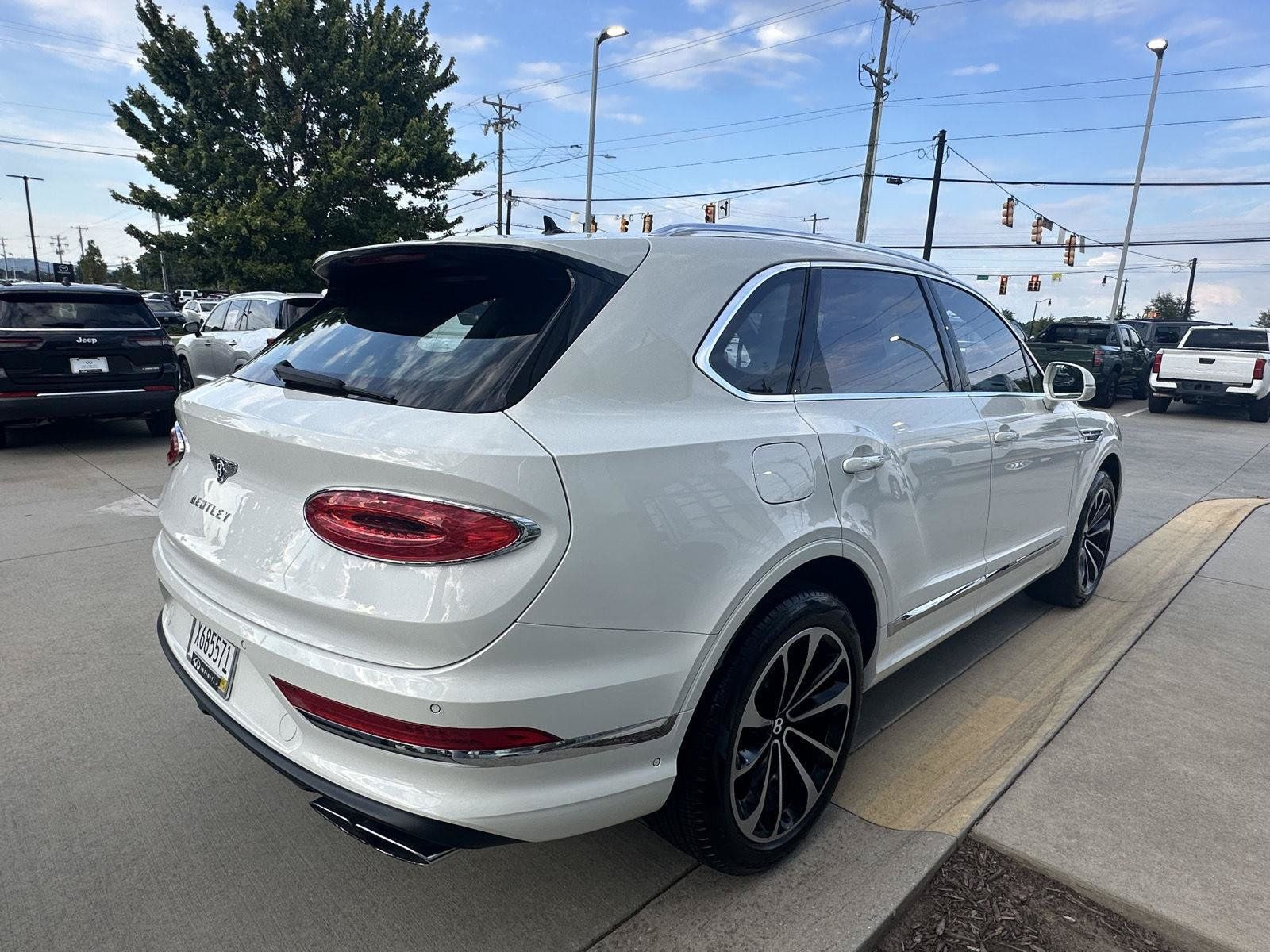 Used 2023 Bentley Bentayga AWD/4WD image 4