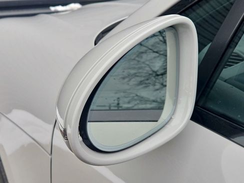 Certified 2025 Porsche Macan S image 29