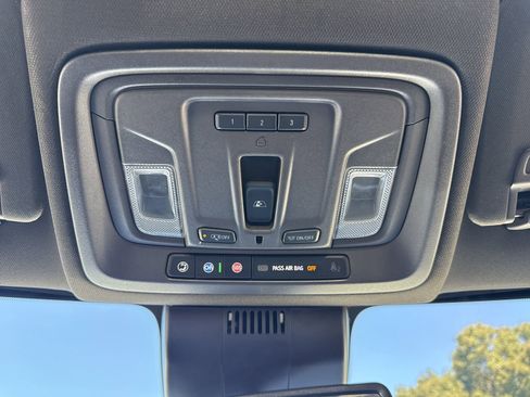 Used 2022 Chevrolet Silverado 1500 LTZ AWD/4WD image 30