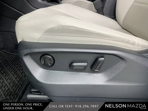 Used 2021 Volkswagen Tiguan SE w/ Panoramic Sunroof Package image 18