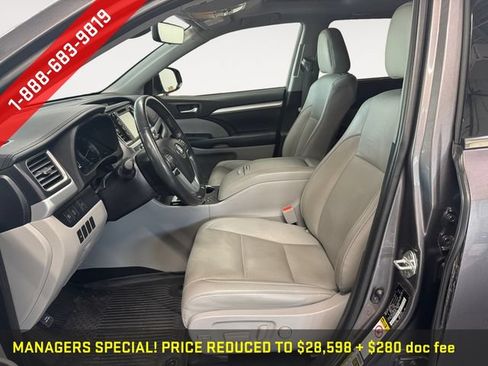 Used 2019 Toyota Highlander XLE AWD/4WD image 9