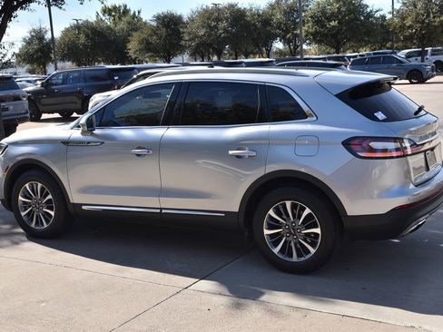 Used 2022 Lincoln Nautilus FWD w/ Premium Package image 11