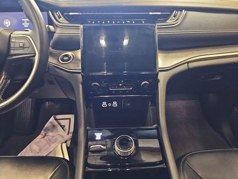 Used 2022 Jeep Grand Cherokee Limited image 12