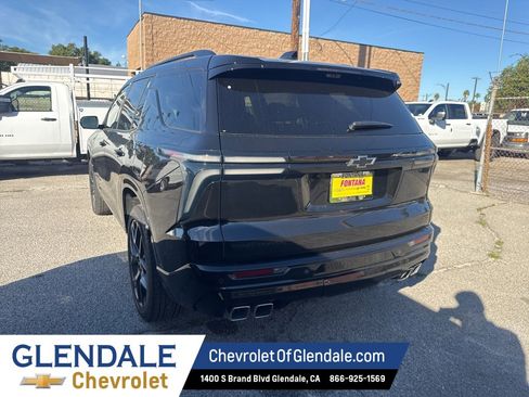Used 2024 Chevrolet Traverse RS image 5
