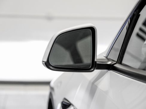 Used 2022 Tesla Model Y Long Range image 38